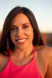 Kendall Hurley's Instagram, Twitter & Facebook