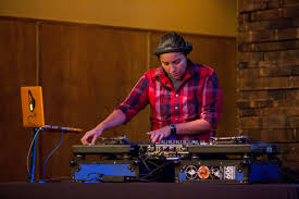 About — DJ Sandra Suave