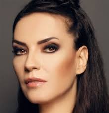 Yeşim salkım, sosyal medyada yaptığı çıkışlarla son dönemin en çok konuşulan sanatçıları arasında yer alıyor. Yesim Salkim Kimdir Yesim Salkim Hayati Ve Biyografisi