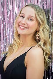 Tracey Lackey's Instagram, Twitter & Facebook