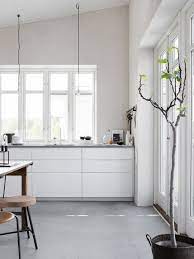 keuken ikea veddinge minimalistische eine weie kche mit voxtorp fronten in hellbeige interessantes gallery keuke interieur maison maison d hotes cuisine beton