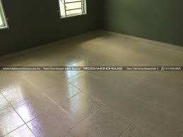 Berbeda dengan gambar 2 yang sistem pemasangannya lebih kompleks. Kemasan Lantai Reddiamondhouse