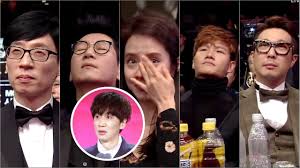 Geçen yılki kazada yaralanmasından bu yana sürekli olarak rehabilitasyon tedavisi görüyor, ancak çekimler sırasında. Lee Kwang Soo S Heartbreaking Speech 1 Year Ago And The Promise Of Running Man Reunion Youtube