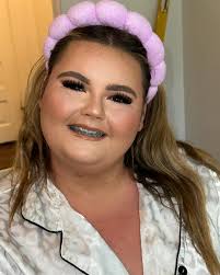 I also have one open for TOMORROW, March 1st! i have 3 days next week  available to book for lash extensions! Snag them while you can! Message  with any questions!