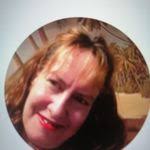 Diedra Lowe's Instagram, Twitter & Facebook