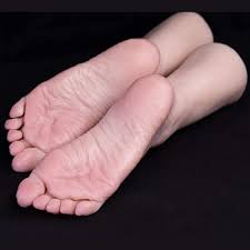 Amazon.com: Zishine Female Foot Model Silicone Soft Wrinkles on Soles of  Feet LifeSize 1:1 Mannequin 8.8in Ballet Style : Health & Household