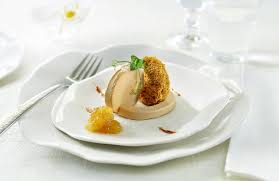 Foie Gras Met Grof Zout Op Een Bedje Van Peperkoek En Appel Kaneelconfituur Voedsel Ideeen Peperkoek Appels