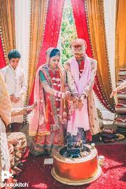 Gunjan Karan S Fun Filled Maharashtrian Punjabi Fusion Wedding Toronto Ca Indian Wedding Couple Indian Wedding Photography Poses Traditional Indian Wedding