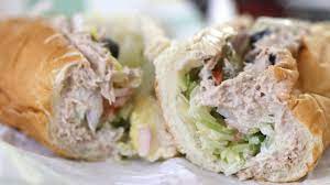 There is something fishy going on at subway, a new lawsuit alleges. H0ergddskch1km