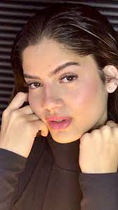 Efeito Angel ✨, Brancusi dizia:, “A simplicidade é a complexidade  resolvida.”, É por isso que seu olhar não precisa de peso., Precisa de  precisão., (Como uma escultura que diz tudo... com quase ...