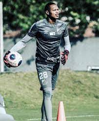 Mesmo assim, o jogador terminou a partida como o grande herói do santos, por ter. Nascido Em Diadema Goleiro John Ganha Espaco No Santos Https Www Grupoabcnews Com Br