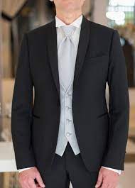 Abito su misura uomo a completi e abiti sartoriali da uomo. Vestiti Cerimonia Uomo Armani