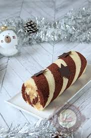 Buche De Noel 25 Buche Roulee Au Praline Surprises Et Gourmandises Buche De Noel Dessert Noel Facile Deco Buche De Noel