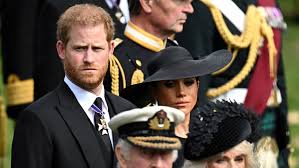 Carlos III reconfirma que Enrique de Inglaterra y Meghan Markle seguirán fuera de la familia real pese a su regreso al Reino Unido