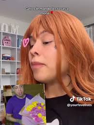 Flores y Conflictos: La Historia de Mona y Geros