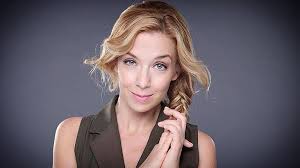 She is an actress, known for félvilág (2015), szerelemtöl sújtva (2003) and rasputin (1996). 42 Eves Lett A Felvilag Elzaja Ridikul