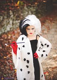 Black And White Fur Coat Cruella Deville Cruella Deville Costume Old Halloween Costumes Halloween Costume Contest Disney Villain Costumes