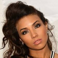 Jennifer Font's Instagram, Twitter & Facebook