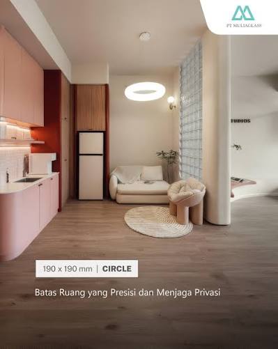 Pernah coba yoga atau pilates di ruang yang terasa tenang dan nyaman? Pasti  kenyamanannya lebih naik kelas✨ Dengan menambahkan bukaan cahaya  menggunakan glass block, ruang pilates ataupun olahraga indoor bisa jadi  lebih