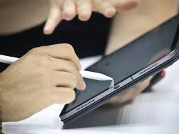 Take the wider side of the pen tip and try to make it flat shaped. How To Charge Either Apple Pencil Model With Your Ipad