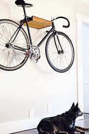 45 ideias para guardar sua fixa single speed dentro de casa bicicleta na decoracao pequenos corredores suporte para bicicleta parede