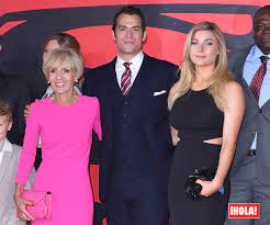 The henrycavill community on reddit. La Buena Relacion De La Novia De Superman Y Su Suegra Photo 1
