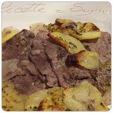 Nel frattempo rimuovete il budello dalla salsiccia e schiacciatela 3. Carne Al Forno Con Patate Ricette Segreti