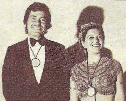 سعاد حسنى و حسين فهمى فى تكريم عن فيلم خلى بالك من زوزو Arab Actress Old Pictures Photo Sessions