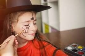 Definition, rechtschreibung, synonyme und grammatik von 'schminken' auf duden online nachschlagen. Kinder Schminken Zu Halloween Einfache Und Gruselige Schminkideen