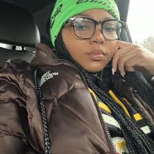 Denetria Thomas's Instagram, Twitter & Facebook