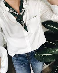 Women S Silk Bandana Ways To Wear A Scarf Scarf Styles Fashion