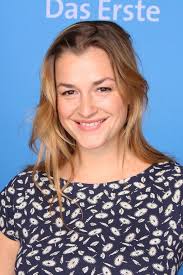 You will find below the horoscope of simone hanselmann with her interactive chart, an excerpt of her astrological portrait and her planetary. Der Bergdoktor Ines Lutz Verrat Brisante Details Der 14 Staffel Gala De