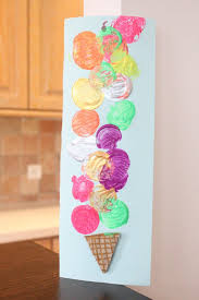 La Brigade D Annaelle Peindre Avec Des Bouchons Une Glace A Mille Boules Activite Artistique Maternelle Art Montessori Bricolage Ete