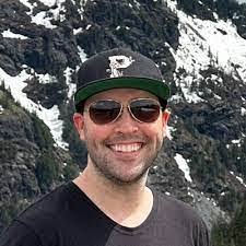 Elisha Stoddard's Instagram, Twitter & Facebook