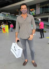 Diziye yeni katılan oyuncu ayşegül i̇şsever, sen çal kapımı'da eda rolündeki hande erçel'in babaannesini canlandıracak. Oyuncu Gurur Aydogan Sen Cal Kapimi Dizisine Dahil Oldu Haberler Magazin