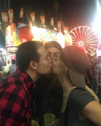 Sam and cat theme song | movie theme songs & tv soundtracks from www.themoviethemesong.com even though each species has its own distinct looks and characteristics. Pic Jennette Mccurdy S Kiss With 2 Other People See Her 3 Way At The Fair Hollywood Life
