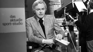 Die berichte, die sowohl über ergebnisse als auch über hintergrundinformationen verfügen, behandeln oft die â ¦ wer ist die neue moderatorin? 1963 Bis 2018 Moderatoren Innen Des Sportstudios Zdfmediathek