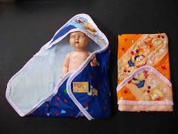 Selimut bayi ini, bisa memudahkan bunda saat membawa si kecil bepergian ke luar kota, dan selimut ini jug modelnya unik banget bund. Selimut Bayi Bertopi Hub Ibu Retno 0815 7873 9133 Babyshop Murah Jogja Grosir Perlengkapan Bayi Murah Toko Online Perlengkapan Bayi Murah