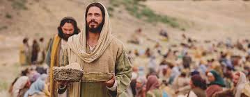 Mateo 14, 13-21: Jesús vio una gran muchedumbre y, compadeciéndose ...