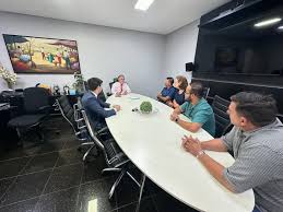 O presidente Joaquim de Castro recebeu na tarde desta quarta-feira, 4, a  presidente da Câmara de Caturaí, Maria Destefano, os vereadores Márcio  Medeiros, Leonardo Campos e Romualdo de Jesus, e o assessor