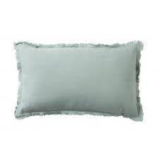 Voici notre housse de coussin triangle 30x50. Coussins Et Housses De Coussin 3 Suisses