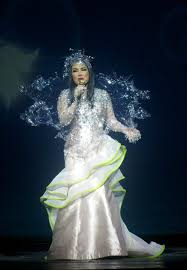 Walaupun jiwaku pernah terluka hingga nyaris bunuh diri wanita mana yang sanggup hidup sendiri di dunia ini. Titi Dj Tak Sekedar Bersenandung Dennysakrie63 S Blog