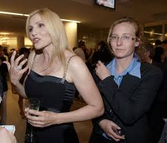 Lorella cuccarini ist eine italienische fernsehmoderatorin, tänzerin, sängerin und schauspielerin. File Lorella Cuccarini 2008 Jpg Wikimedia Commons