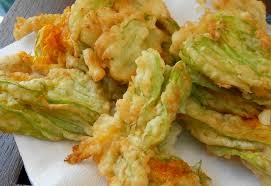 Fiori di zucca ripieni di ricotta fritti. Fiori Di Zucca Imbottiti E Fritti La Ricetta Segreta Di Antonino Cannavacciuolo