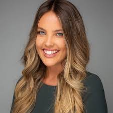 Elizabeth Hannum's Instagram, Twitter & Facebook