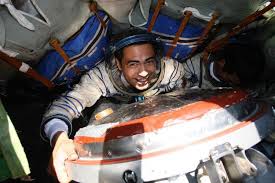 Sheikh muszaphar shukor al masrie bin sheikh mustapha is a malaysian orthopaedic surgeon and the first malaysian astronaut. 5 Minutes With Datuk Dr Sheikh Muszaphar Astronaut Surgeon And Beauty Ambassador