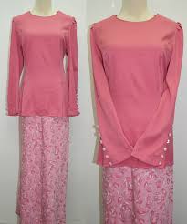 Kain songket didesain sedemikian rupa agar baju nampak elegan. Baju Kurung Kedah Syaleenbiee Collection