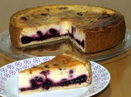 In der zwischenzeit die speisestärke mit den restlichen 50 ml saft glatt rühren. Schwarze Johannisbeerkuchen Rezept Mit Quark Kasekuchen Masse Und Murbeteig In Der Springform