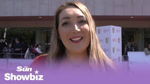 Amanda Devlin's Instagram, Twitter & Facebook