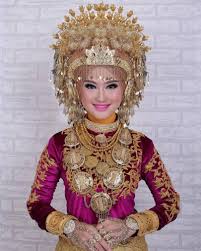 Sementara perempuan melayu dewasa memilih 3 jenis baju yang disebut baju kebaya pendek, baju. 15 Pakaian Adat Aceh Modern Gayo Laki Laki Perempuan Dan Anak Anak Ilmu Pengetahuan Sosial Ips